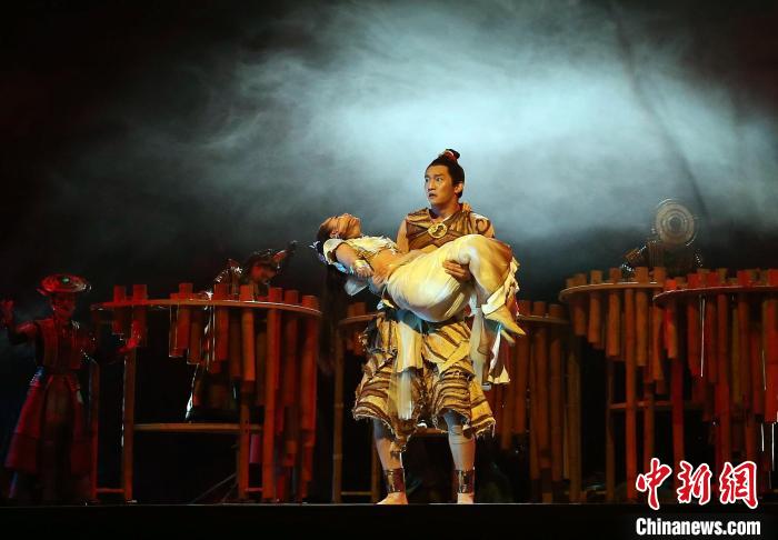 圖為《花腰竹女》演出劇照?！↑S興鴻 攝