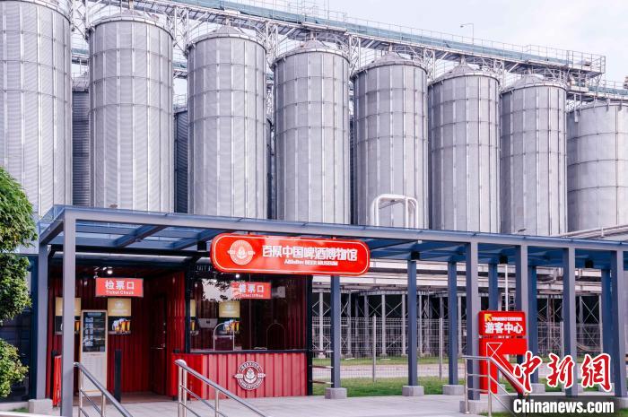 圖為基地原料立倉?！±钅宪?攝