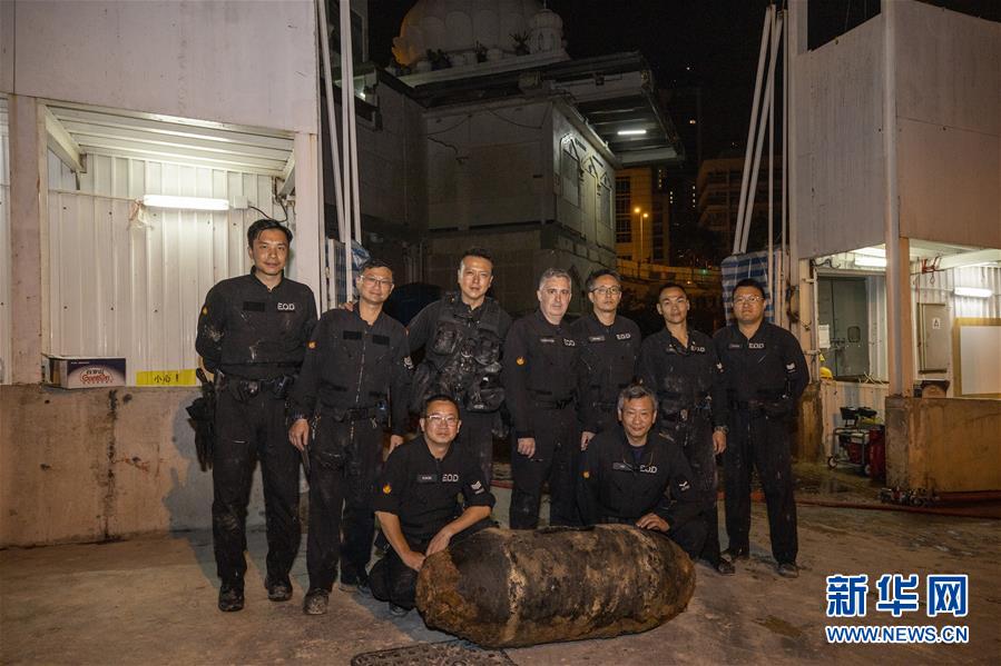 (港澳臺(tái)·香港故事·圖文互動(dòng))(6)用手觸摸二戰(zhàn)炸彈的人——訪香港警方拆彈專家