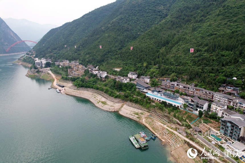 三峽里·竹枝村全長2.5公里，如一條絲帶分布于長江沿線。人民網(wǎng)記者 劉政寧攝